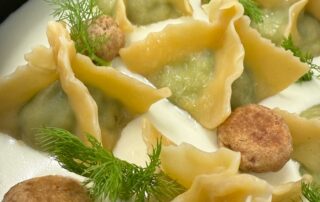 Agriturismo Alle Trincee Friuli Venezia Giulia Ristorante Medea Gorizia cucina tipica FVG dog-friendly Ravioli piramidi allo sclopit stracchino e biscotti al scur di lune Hausgemachte Spezialitäten im Agriturismo